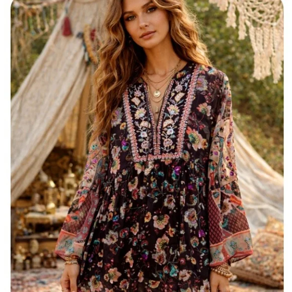 Soft Surroundings Asteria Beaded Sequin Tunic Top Varenna Plum Mixed Floral Sz S - Picture 1 of 16